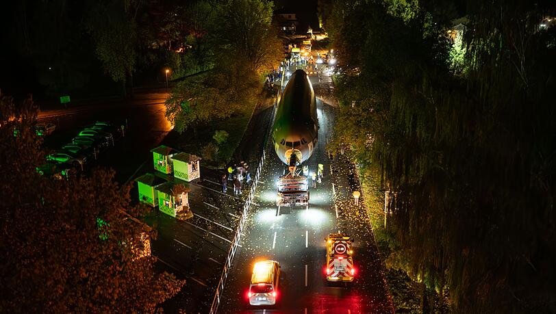 Innerhalb von drei Nächten wurde der Flieger zum Safaripark in der Südheide gebracht. Innerhalb von drei Nächten wurde der Flieger zum Safaripark in der Südheide gebracht.