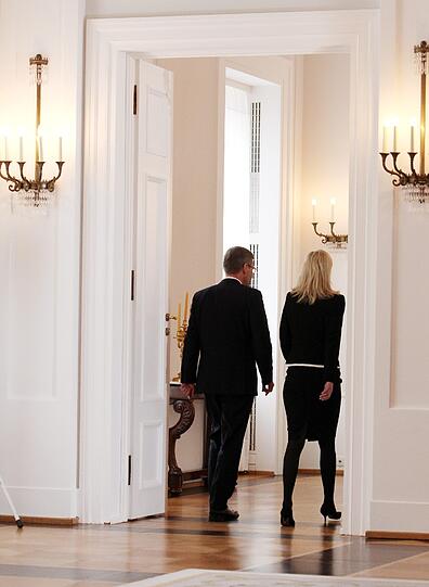 Christian Wulff mit seiner Frau Bettina bei der Presseerklärung im Schloss Bellevue.