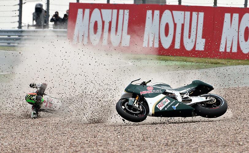Schmerzhaft: Michael Laverty vom Paul Bird Motorsport-Team stürzt beim Training.