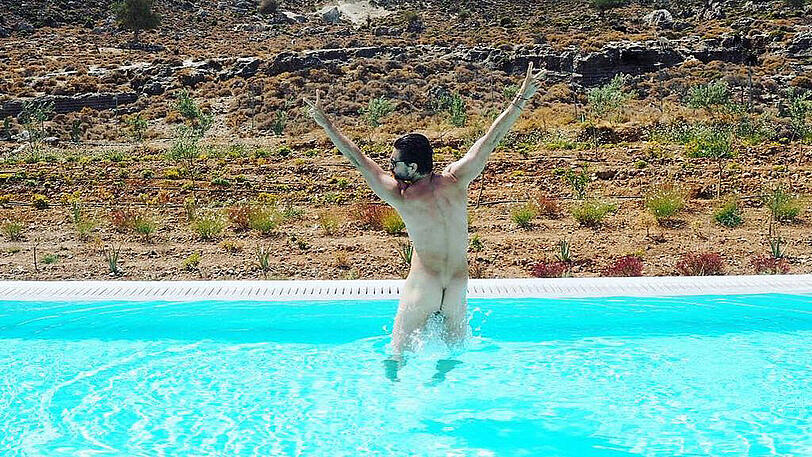Tom Beck nackt im Pool