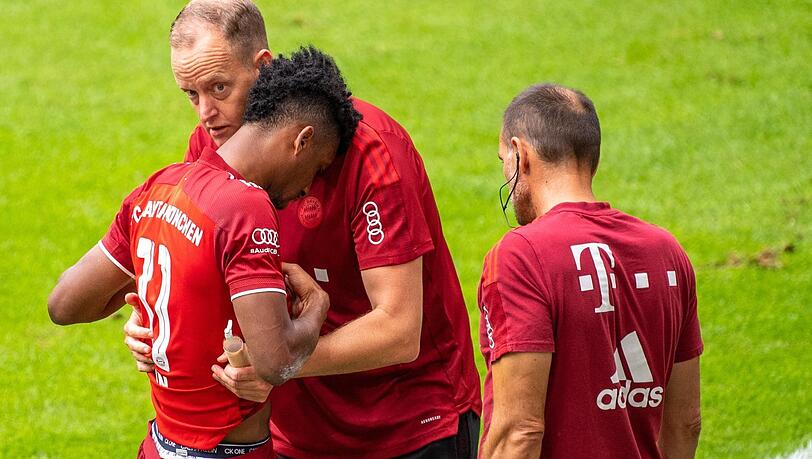 Der nächste Verletzte: Kingsley Coman zieht sich eine Rippenprellung zu. Der FC Bayern verliert sein Testspiel gegen Napoli mit 0:3. Der nächste Verletzte: Kingsley Coman zieht sich eine Rippenprellung zu. Der FC Bayern verliert sein Testspiel gegen Napoli mit 0:3.
