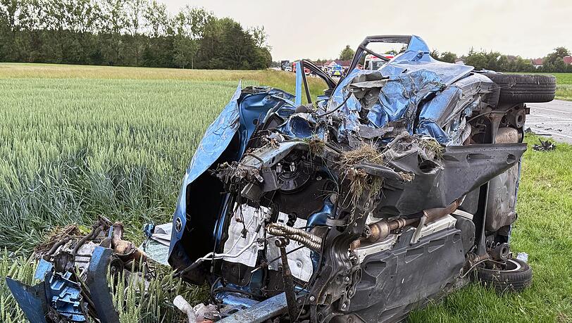 Der Wagen des Unfallverursachers stieß kurz hintereinander mit zwei Autos zusammen.