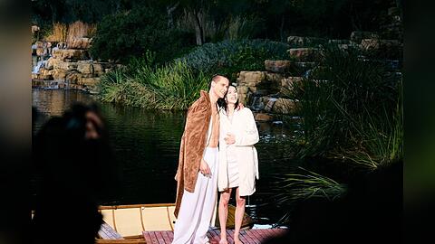 Es knistert beim Kuss-Shooting: Louis und Antonia