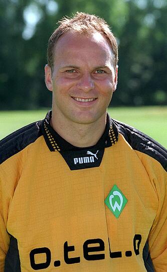 Vor Wiese liegt derzeit ein weiterer Torwart von der Weser: Oliver Reck, der sich lange Zeit den Spitznamen "Pannen-Oli" anhören musste, bewies 1987/88, dass er auch anders kann: 641 Spielminuten in Folge blieb Reck in der Bundesliga unbezwungen. Am Ende der Spielzeit sicherte sich Werder Bremen die Deutsche Meisterschaft.