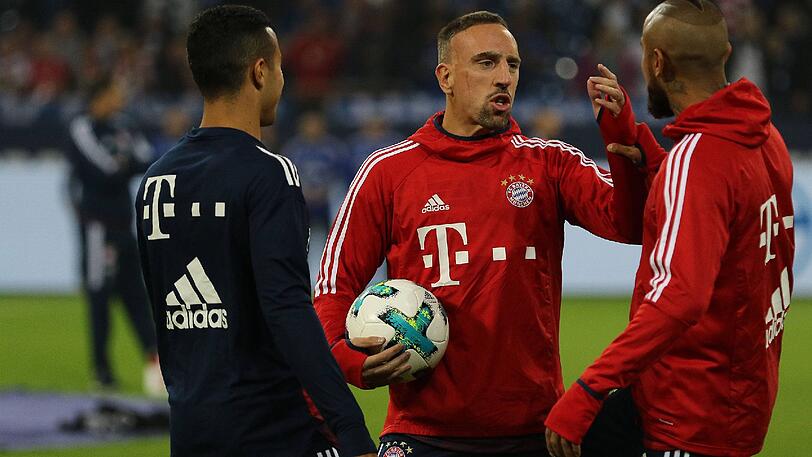 THIAGO - NOTE 3: Der Ballmagnet im Mittelfeld ersetzte Lewandowski und durfte mal auf der Zehnerposition wirken.