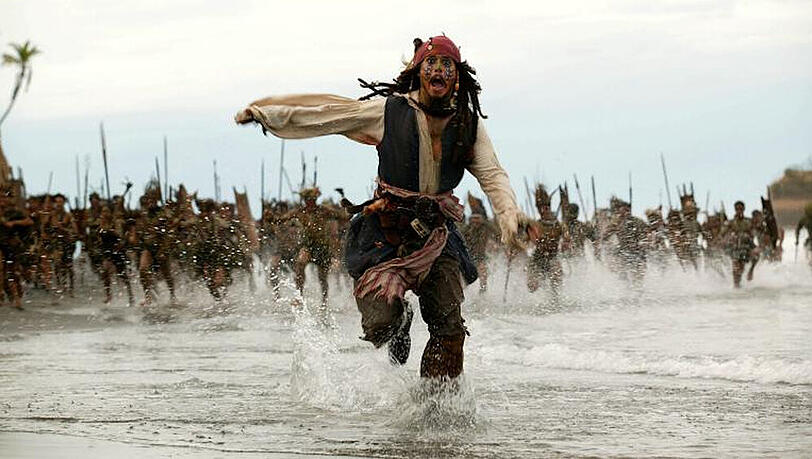 Steckt wie gewöhnlich in Schwierigkeiten: Captain Jack Sparrow (Johnny Depp) ... Steckt wie gewöhnlich in Schwierigkeiten: Captain Jack Sparrow (Johnny Depp) ...