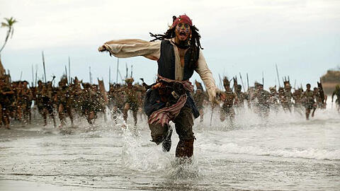 Steckt wie gewöhnlich in Schwierigkeiten: Captain Jack Sparrow (Johnny Depp) ...