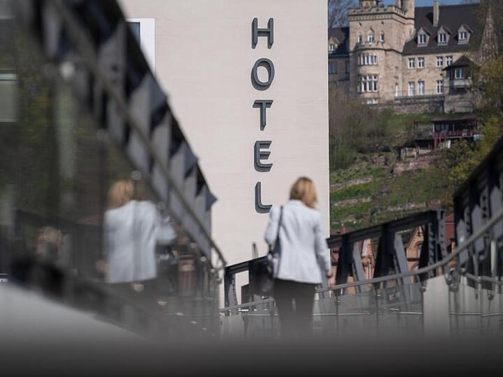 Hotels und Pensionen dürfen in einigen Bundesländern wieder Touristen empfangen.