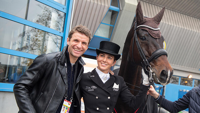 Thomas Müller und Ehefrau Lisa bei einem Reitturnier im Herbst 2019.