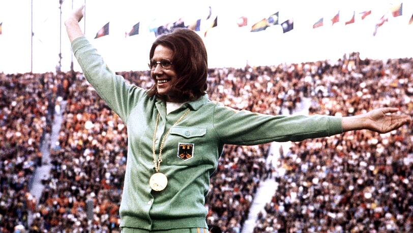Das Gesicht der deutschen Leichtathletik: Heide Ecker-Rosendahl ist mit zwei Mal Gold  (Weitsprung und 4 x 100-Meter-Staffel), ein Mal Silber der Star der Olympischen Spiele in München 1972. Ein Jahr später beendete sie ihre Karriere. Heute ist sie 78 Jahre alt.