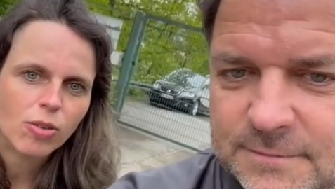 Martin Rütters Podcast-Kollegin Katharina Adick veröffentlichte via Instagram ein "Enthüllungsvideo". Martin Rütters Podcast-Kollegin Katharina Adick veröffentlichte via Instagram ein "Enthüllungsvideo".