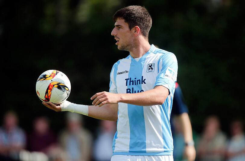 Milos Degenek kam als 1860-Probespieler gegen Kirchanschöring zum Einsatz.