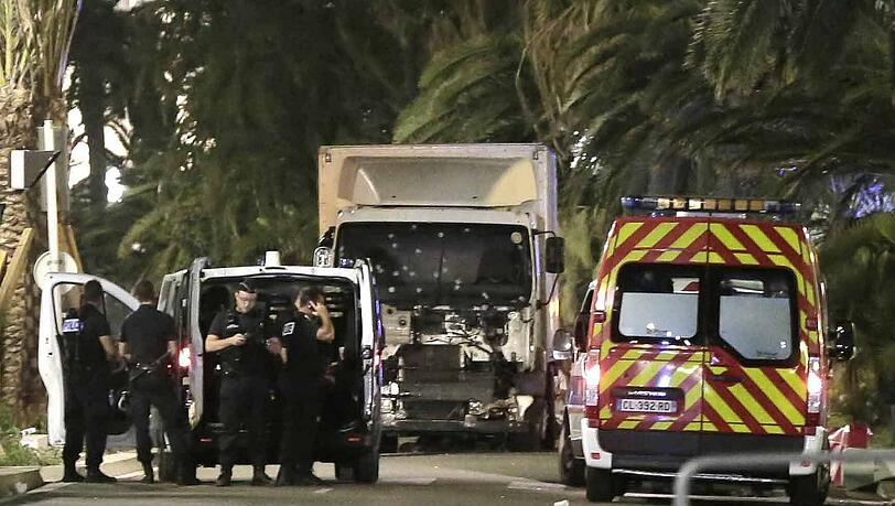 Der Attentäter von Nizza soll wohl dem IS angehören. Der Attentäter von Nizza soll wohl dem IS angehören.