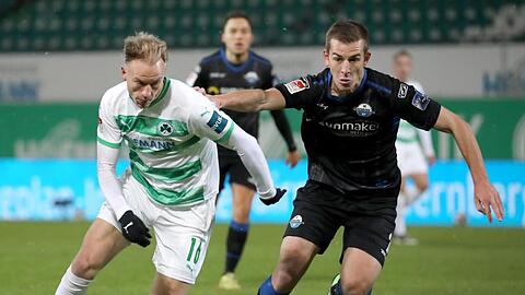 Havard Nielsen (l) kam mit Fürth gegen Uwe Hünemeier und Paderborn nicht über ein Remis hinaus.
