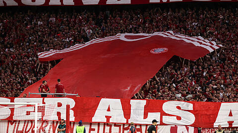 Die Trikotgestaltung sorgt immer wieder für Unmut bei den Bayern-Fans. Nun sind Entwürfe für das Oktoberfest-Leibchen aufgetaucht.