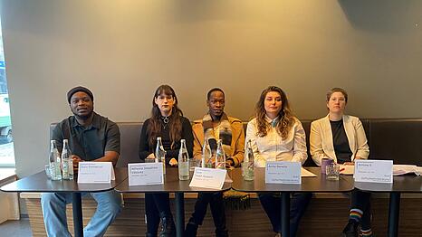 Die Geflüchteten Suru Emmanuel (v.l.) , Althexia Josephine Vásquez, Kim Kato Hussein sowie Anita Beneta und Annina E. vom Sub.