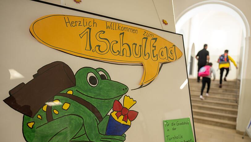 In welche Grundschule ein Kind kommt, entscheidet in Bayern der Wohnort. (Symbolbild)