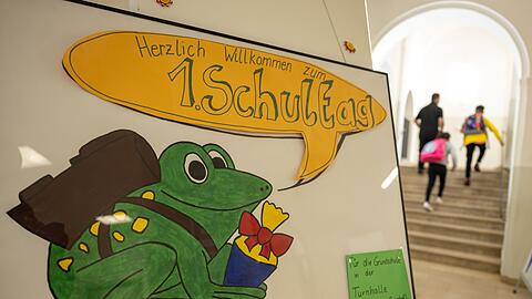 In welche Grundschule ein Kind kommt, entscheidet in Bayern der Wohnort. (Symbolbild)