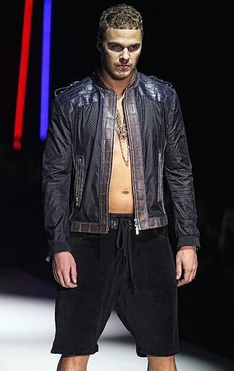 In Moskau findet vom 24. - 28. Oktober die Volvo Fashion Week statt. Schöne Frauen, schrille Outfits und jede Menge Glamour. Die Bilder von der Fahsion Week.