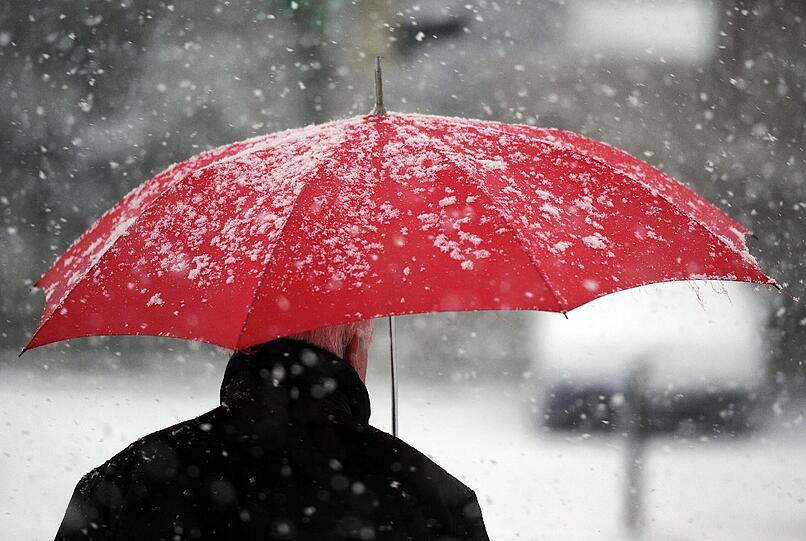 Kalt erwischt: Der Winter bedeckt viele Straße in Deutschland mit Schnee. Die Bilder.
