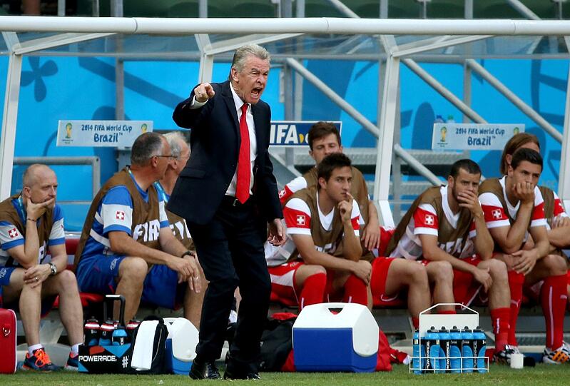 Ottmar Hitzfeld peilt mit seinen Schweizern das WM-Achtelfinale an.