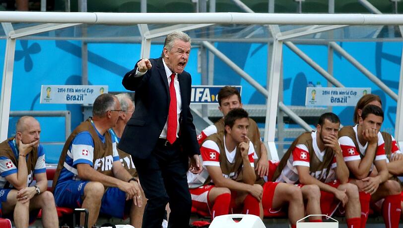 Ottmar Hitzfeld peilt mit seinen Schweizern das WM-Achtelfinale an. Ottmar Hitzfeld peilt mit seinen Schweizern das WM-Achtelfinale an.