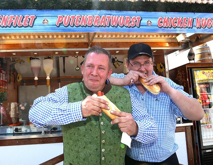 "Geflügel Spezialitäten": Hier gibt's eine Putenbratwurst in der Semmel für 3,50 Euro.