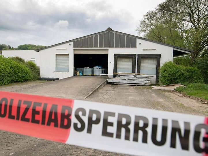 Tausende Liter Chemikalien und Dutzende Gasflaschen waren in dieser Halle gelagert.