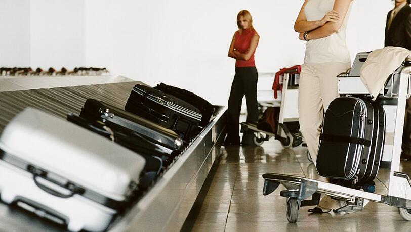 Ärgerlicher Start in den Urlaub: Wenn der eigene Koffer nicht am Gepäckband erscheint.
