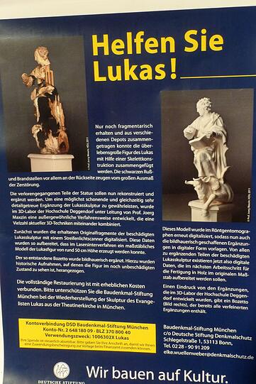 Spendenaufruf mit einer Modelfigur vom Evangelisten Lukas.