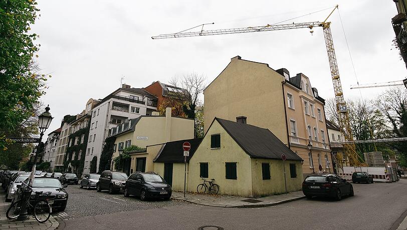 Im November 2017 schaltet sich der BA ein, weil das Häusl verkommt.