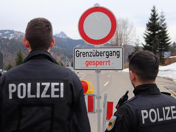 Der Grenzübergang an der Bundesstraße 308 von Oberjoch in Richtung Schattwald (Österreich) ist nun auch für Fußgänger gesperrt.