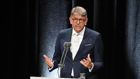 Kulturstaatsminister Weimer ist wegen seiner früheren Verlegertätigkeit unter  Druck. (Archivbild)