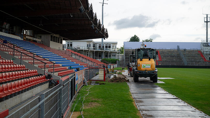 Mit schwerem Gerät wird im Sportpark gebaut. Mit schwerem Gerät wird im Sportpark gebaut.