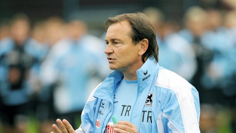Zufrieden mit dem Test-Wochenende: Löwen-Trainer Ewald Lienen. Zufrieden mit dem Test-Wochenende: Löwen-Trainer Ewald Lienen.