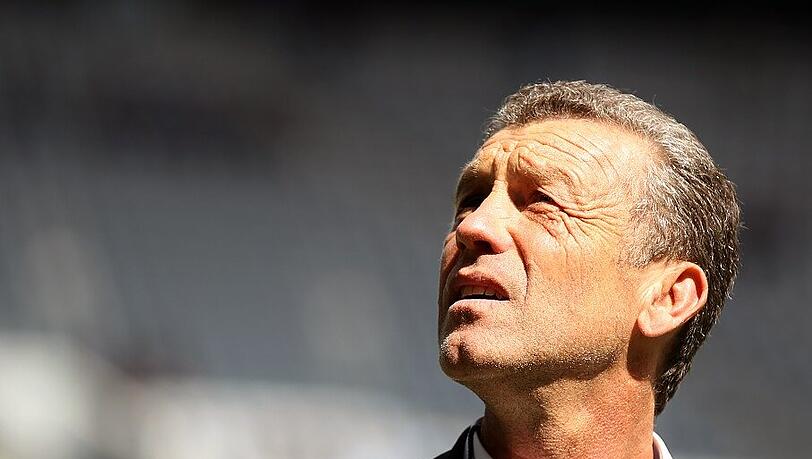 Eine Trainerdiskussion will Hinterberger nicht starten. „Ich weiß, dass der Trainer immer 100 Prozent an Fleiß und Akribie mit einbringt. Mehr sage ich dazu nicht. Die Mannschaft muss jetzt die Kurve kriegen.“ Eine Trainerdiskussion will Hinterberger nicht starten. „Ich weiß, dass der Trainer immer 100 Prozent an Fleiß und Akribie mit einbringt. Mehr sage ich dazu nicht. Die Mannschaft muss jetzt die Kurve kriegen.“