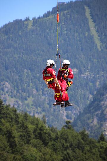 Die Bilder von der Heli-Rettung einer 31-jährigen Salzburger Kletterin.
