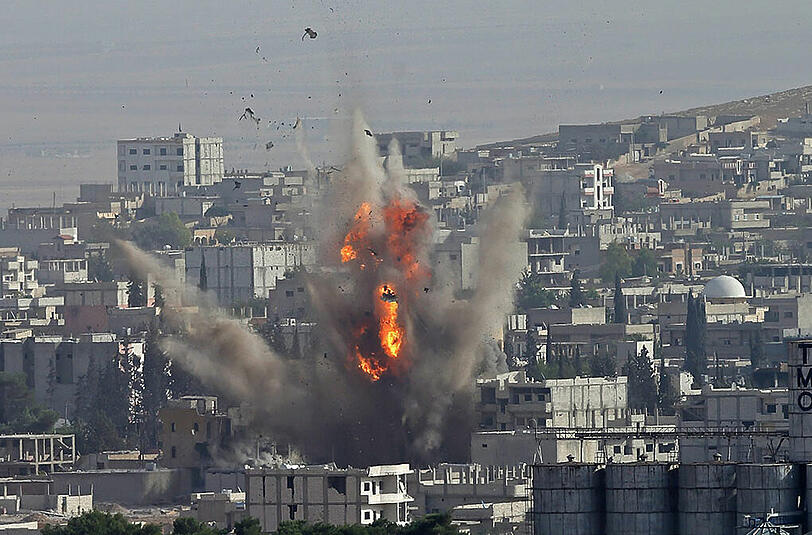 Rund 1300 Kämpfer der Rebellengruppe «Freie Syrische Armee» (FSA) wollen nach Angaben des türkischen Staatspräsidenten Recep Tayyip Erdogan den Kurden in Kobane militärisch Hilfe leisten.