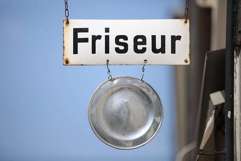 Es gibt hier viel zu entdecken, etwa dieses hübsche alte Nasenschild.