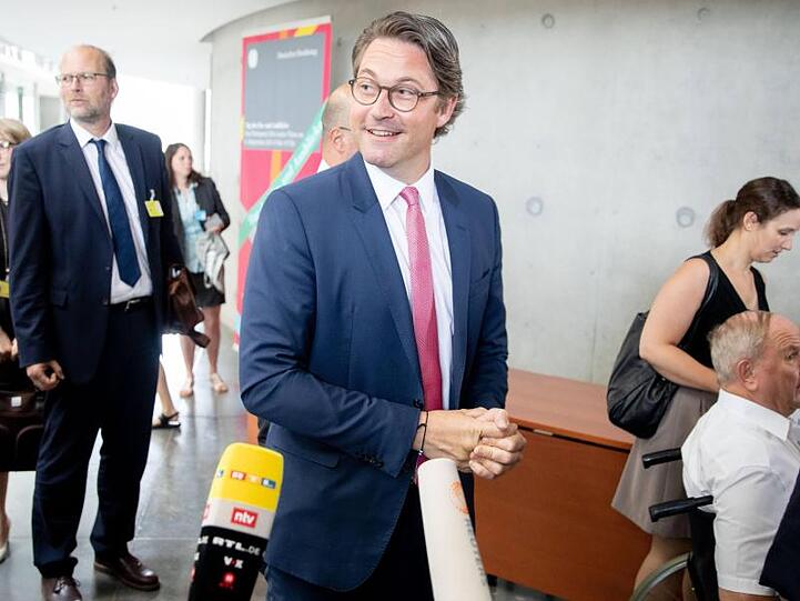Bundesverkehrsminister Andreas Scheuer kommt zum Verkehrsausschuss des Bundestages.
