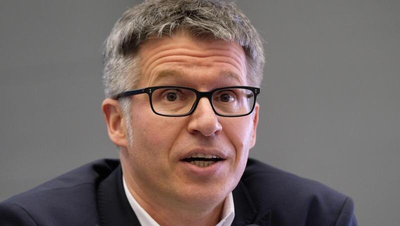 Bernhard Rohleder, Hauptgeschäftsführer der Bitkom (Bundesverband Informationswirtschaft, Telekommunikation und neue Medien e.V.). Bernhard Rohleder, Hauptgeschäftsführer der Bitkom (Bundesverband Informationswirtschaft, Telekommunikation und neue Medien e.V.).