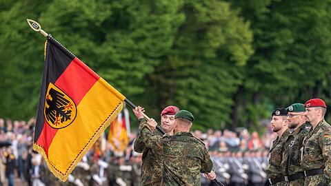 Die Panzerbrigade 45 der Bundeswehr ist dauerhaft in Litauen stationiert und soll die Ostflanke der NATO unterstützen.