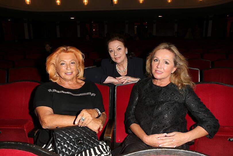 Ingrid Pfeiffer, Evelyn Opela und Marian Schulz bei der Premiere der Komödie "The Kingês speech" am 18.09.2013 im Bayerischen Hof in München.