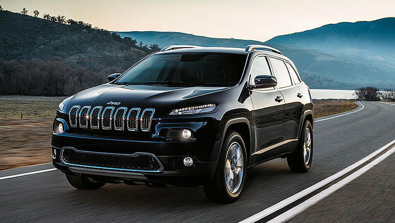 Die Hacker konnten bei dem Experiment bei einem Jeep Cherokee Bremsen, Geschwindigkeit, Klimaanlage und Radio steuern. Die Hacker konnten bei dem Experiment bei einem Jeep Cherokee Bremsen, Geschwindigkeit, Klimaanlage und Radio steuern.