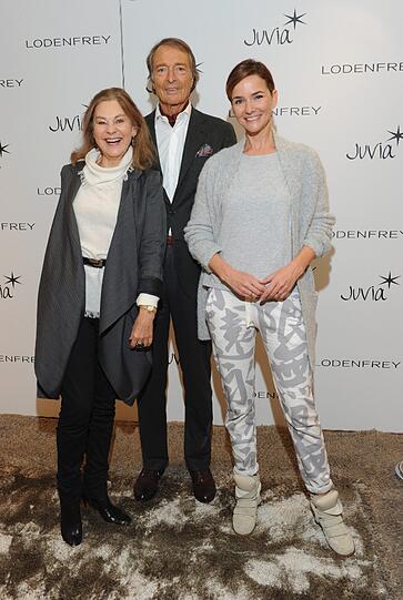 Fesches Fashion-Trio: Ralph-Michael Nagel (Lodenfrey) mit Ehefrau Sabina und Juvia-Designerin Judith Dommermuth (r.).