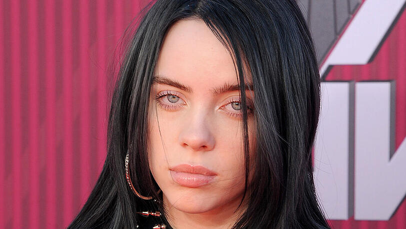 Billie Eilish hat den "James Bond"-Titelsong veröffentlicht: "No Time to Die" Billie Eilish hat den "James Bond"-Titelsong veröffentlicht: "No Time to Die"