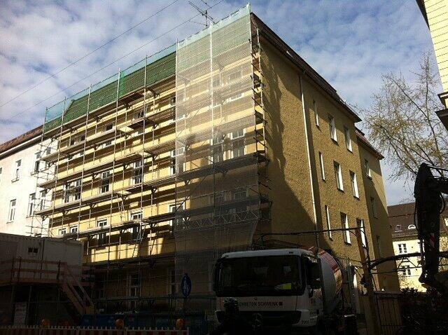 Die Bauarbeiten an dem Wohnhaus in der Arcisstraße 57 sind bereits im Gange.