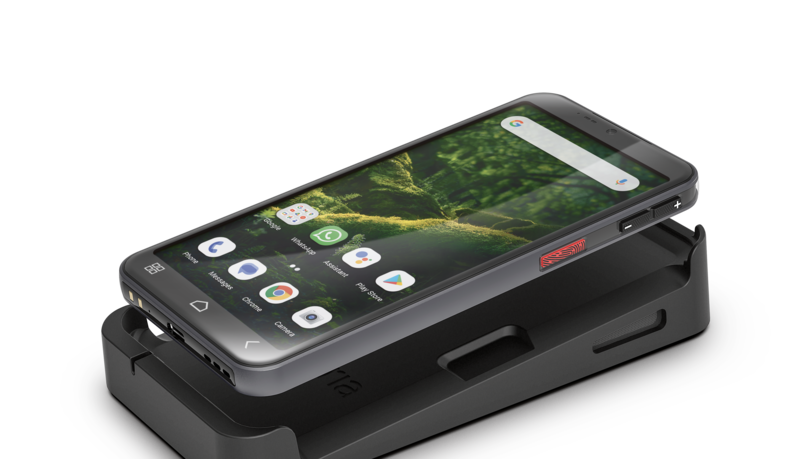 In der praktischen Ladeschale ist das Smartphone gut aufgehoben.  