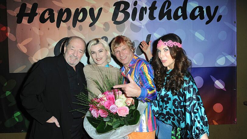 Ralph und Kriemhild Siegel gratulieren Gerhard Leinbauer zum 50. Geburtstag (hier mit Andrea Polzin) Ralph und Kriemhild Siegel gratulieren Gerhard Leinbauer zum 50. Geburtstag (hier mit Andrea Polzin)