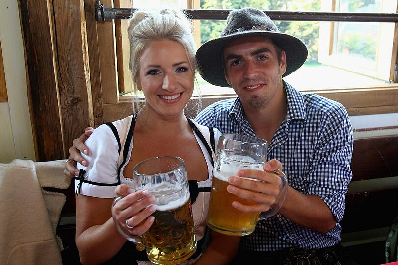 Ur-Bayer: Philipp Lahm mit seiner Frau Claudia